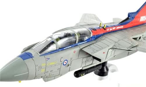 עבור קורגי פנביה טורנדו גר.4 ז ' א461, טייסת 15 של חיל האוויר המלכותי, תוכנית מאה שנה מיוחדת 1/72 מטוס דיקס מודל שנבנה מראש